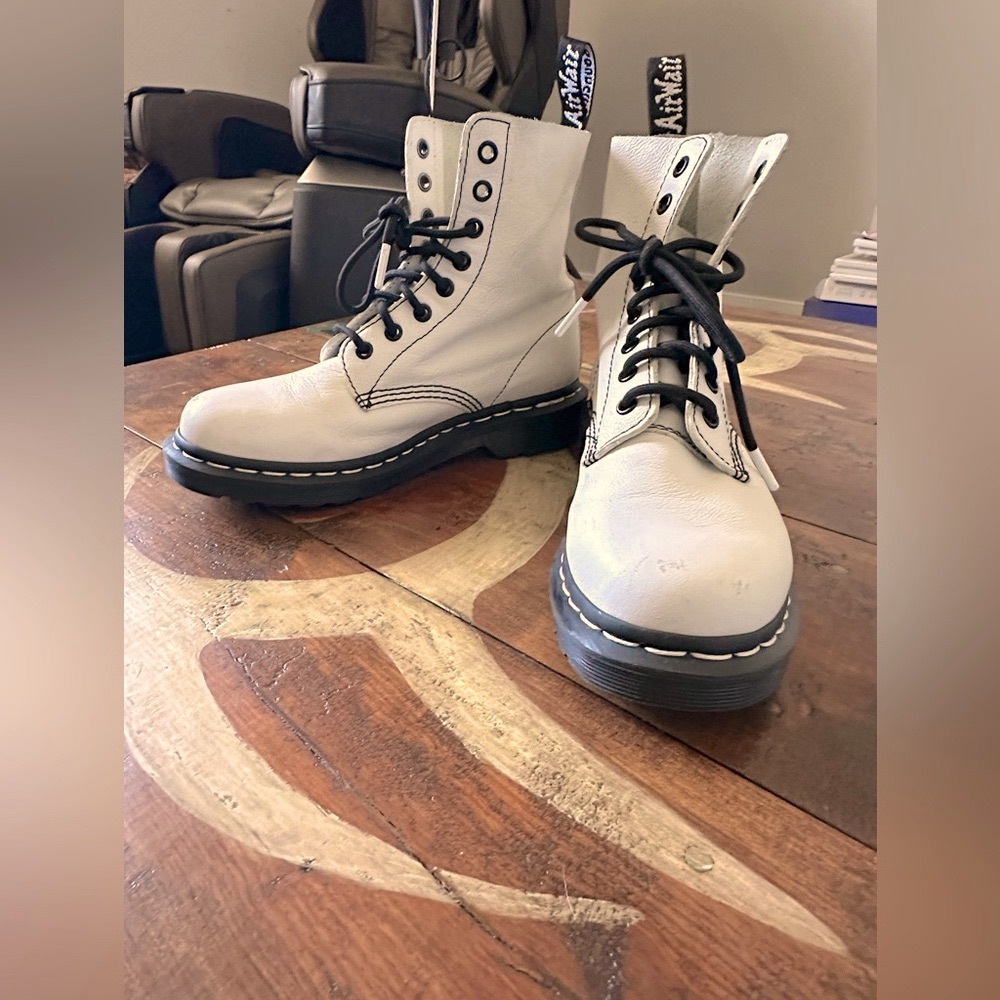 White Dr. Martens Pascal